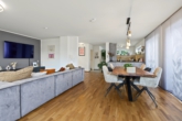 Wohnzimmer - Neuwertiges Einfamilienhaus in attraktiver Lage – hell, modern & großzügig!