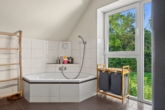 Badezimmer - Neuwertiges Einfamilienhaus in attraktiver Lage – hell, modern & großzügig!