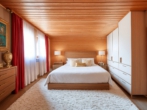 Wohnbeispiel Schlafzimmer - Zweifamilienhaus mit großem Grundstück - renovierungsbedürftig & ohne Bebauungsplan !!