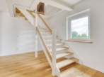 Treppe - ***Renovierte 4-Zimmer-Wohnung in ruhiger Wohnlage***