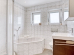 Badezimmer - ***Renovierte 4-Zimmer-Wohnung in ruhiger Wohnlage***