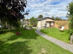 Garten - Großzügige 4-Zimmer-Wohnung in ruhiger Wohnlage mit gemeinschaftlichem Garten & Pool