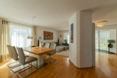 Wohnzimmer - Modern ausgestattete Doppelhaushälfte in begehrter Lage von Landshut lässt keine Wünsche offen!