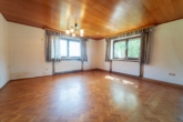 Wohnzimmer - *** Sanierungsbedürftige Hofstelle in absoluter Alleinlage mit arrondiertem Grundstück ***