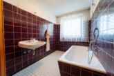 Badezimmer - *** Sanierungsbedürftige Hofstelle in absoluter Alleinlage mit arrondiertem Grundstück ***