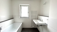 Bad - !!! Moderne 4-Zimmer Wohnung mit großem Garten !!!