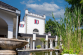 Außenansicht Villa - Villa mit Indoor-Pool, Hallen & Bungalow – Zwei Grundstücke, unendliche Möglichkeiten