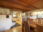 Esszimmer mit Küchenansicht - Charmantes Einfamilienhaus mit Geschichte und Stil – liebevoll modernisiert und mit Charakter !!
