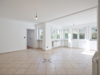 Wohnzimmer /Esszimmer - Modernisiertes Wohnglück mit großzügigem Privatgarten – attraktive 3-Zimmer-Wohnung