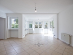 Wohnzimmer /Esszimmer - Modernisiertes Wohnglück mit großzügigem Privatgarten – attraktive 3-Zimmer-Wohnung