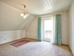 Zimmer 2 - !! Sanierungsbedürftiges Haus auf großzügigem Erbpachtgrundstück !!
