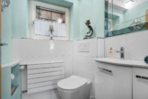 Gäste-WC EG - *** Charmater Landhausstil trifft moderne Wohnwelten- ideal für Generationen unter einem Dach ***