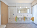Badezimmer - Modernes Familienparadies in Toplage von Straubing - Ihr neues Traumhaus wartet auf Sie !!