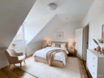 Schlafzimmer - ein neues Zuhause wartet: modernisierte 2-Zimmer-Wohnung mit Balkon, Garage und Stellplatz