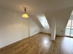 Wohn- und Essbereich - ein neues Zuhause wartet: modernisierte 2-Zimmer-Wohnung mit Balkon, Garage und Stellplatz