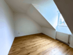 Schlafzimmer - ein neues Zuhause wartet: modernisierte 2-Zimmer-Wohnung mit Balkon, Garage und Stellplatz