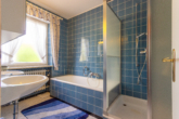 Badezimmer EG - *** Gepflegtes Zweifamilienhaus als Eigenheim oder Kapitalanlage ***