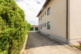 Hofeinfahrt - *** Gepflegtes Zweifamilienhaus als Eigenheim oder Kapitalanlage ***