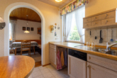 Küche mit Blick Esszimmer - *** Gepflegtes Zweifamilienhaus als Eigenheim oder Kapitalanlage ***