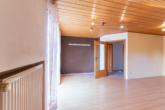 Wohnzimmer 2. Wohneinheit - Platz für die ganze Familie, Zweifamilienhaus in begehrter Siedlungslage mit wunderschönem Garten!