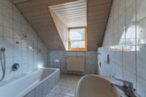 Badezimmer 2. Wohneinheit - Platz für die ganze Familie, Zweifamilienhaus in begehrter Siedlungslage mit wunderschönem Garten!