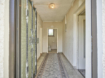 Altbau Flur - Zweifamilienhaus mit Charakter und doppeltem Potenzial! Sofort Einziehen und Sanieren!