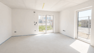 Wohnzimmer - *** Erstbezug Eckhaus - 4-Schlafzimmer | modern | KfW 40 ***