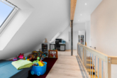 Galerie - Komfort hoch zwei: 4-Zi.-Maisonette mit Galerie – ideal für Familien!