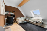 Wohnzimmer - Komfort hoch zwei: 4-Zi.-Maisonette mit Galerie – ideal für Familien!