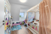 Kinderzimmer - Komfort hoch zwei: 4-Zi.-Maisonette mit Galerie – ideal für Familien!