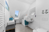 Badezimmer - Komfort hoch zwei: 4-Zi.-Maisonette mit Galerie – ideal für Familien!