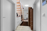 Flur - Komfort hoch zwei: 4-Zi.-Maisonette mit Galerie – ideal für Familien!
