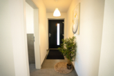 Musterhaus Eingangsbereich - 130m² Nutzfläche /KfW-40 QNG Neubau- Reihenendhaus / Interessant auch für Kapitalanleger