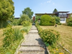Weg zum Haus - !! Tolle Doppelhaushälfte in stylischer Split-Level Bauweise auf großem Grundstück !!