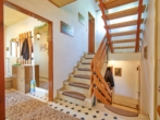 Treppenhaus - !! Tolle Doppelhaushälfte in stylischer Split-Level Bauweise auf großem Grundstück !!