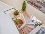 Flur Treppe - Familienglück in ruhiger Lage - Gepflegtes Einfamilienhaus mit Werkstatt und PV- Anlage