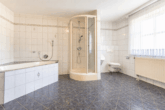 Dusche + Wanne - !!! Gepflegte Hofstelle mit 2 Häusern, Nebengebäude auf tollem Grundstück !!!
