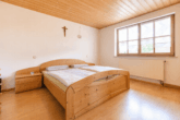 Schlafzimmer II - !!! Gepflegte Hofstelle mit 2 Häusern, Nebengebäude auf tollem Grundstück !!!