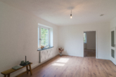 Wohnzimmer - + Moderne und helle 4-Zimmer Wohnung in Landshut +