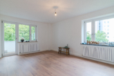 Wohnzimmer - + Moderne und helle 4-Zimmer Wohnung in Landshut +