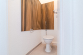 Toilette - + Moderne und helle 4-Zimmer Wohnung in Landshut +
