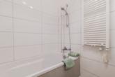 Bad - + Moderne und helle 4-Zimmer Wohnung in Landshut +