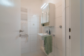 Bad - + Moderne und helle 4-Zimmer Wohnung in Landshut +