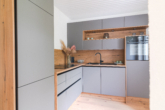 Küche - + Moderne und helle 4-Zimmer Wohnung in Landshut +