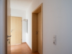 Flur - + Familiendomizil mit großem Grundstück in Aiterhofen +