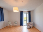 Schlafzimmer - + Familiendomizil mit großem Grundstück in Aiterhofen +