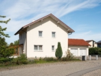 Haus Vorne - + Familiendomizil mit großem Grundstück in Aiterhofen +