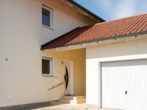 Eingang - + Familiendomizil mit großem Grundstück in Aiterhofen +