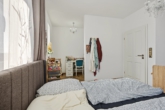 Schlafzimmer - + Großes und Neuwertiges Einfamilienhaus mit tollem Grundstück +