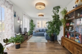 Wohnzimmer - + Großes und Neuwertiges Einfamilienhaus mit tollem Grundstück +